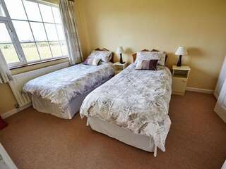 Отели типа «постель и завтрак» Hawthorn View Bed and Breakfast Тёрлс Двухместный номер с 2 отдельными кроватями и ванной комнатой-1
